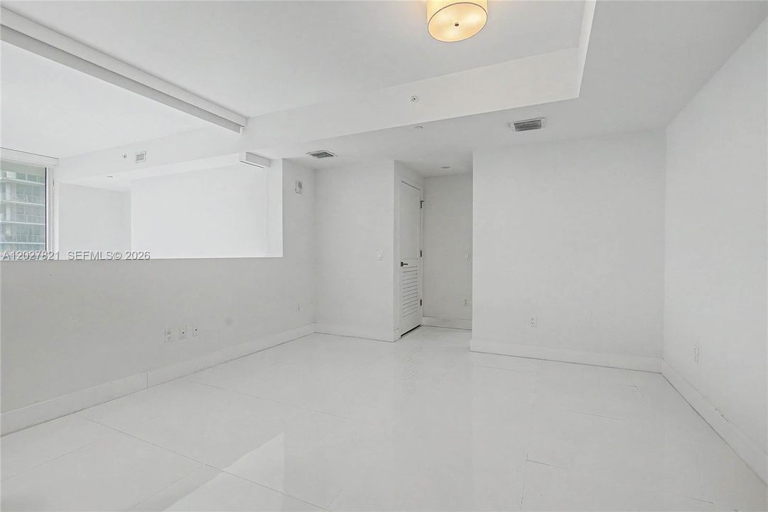 For Rent: $3,690 (1 beds, 1 baths, 950 Square Feet)