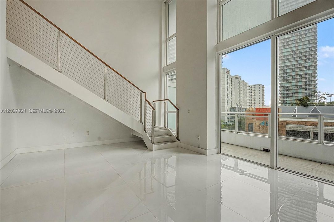 For Rent: $3,690 (1 beds, 1 baths, 950 Square Feet)