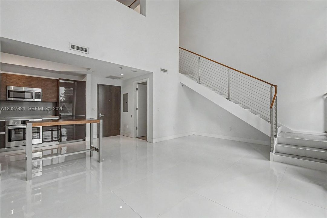 For Rent: $3,690 (1 beds, 1 baths, 950 Square Feet)
