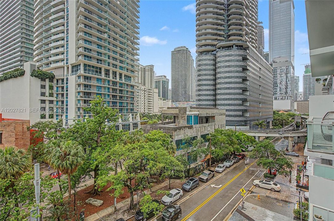 For Rent: $3,690 (1 beds, 1 baths, 950 Square Feet)
