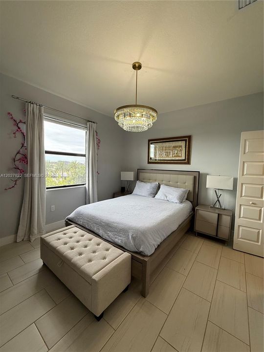 For Sale: $449,000 (3 beds, 2 baths, 1135 Square Feet)