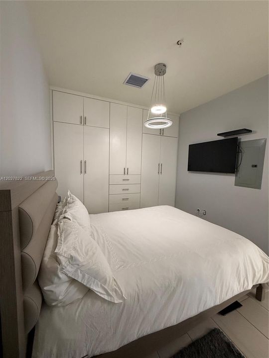 For Sale: $449,000 (3 beds, 2 baths, 1135 Square Feet)