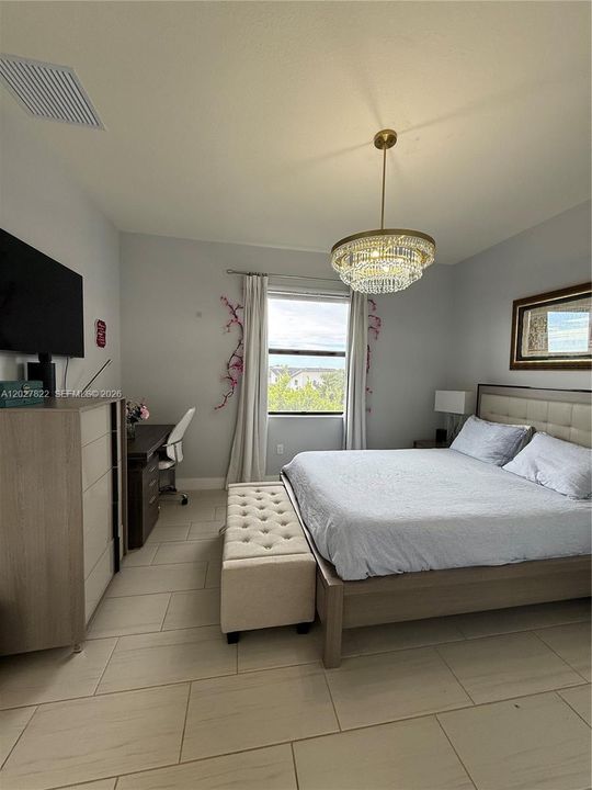 For Sale: $449,000 (3 beds, 2 baths, 1135 Square Feet)