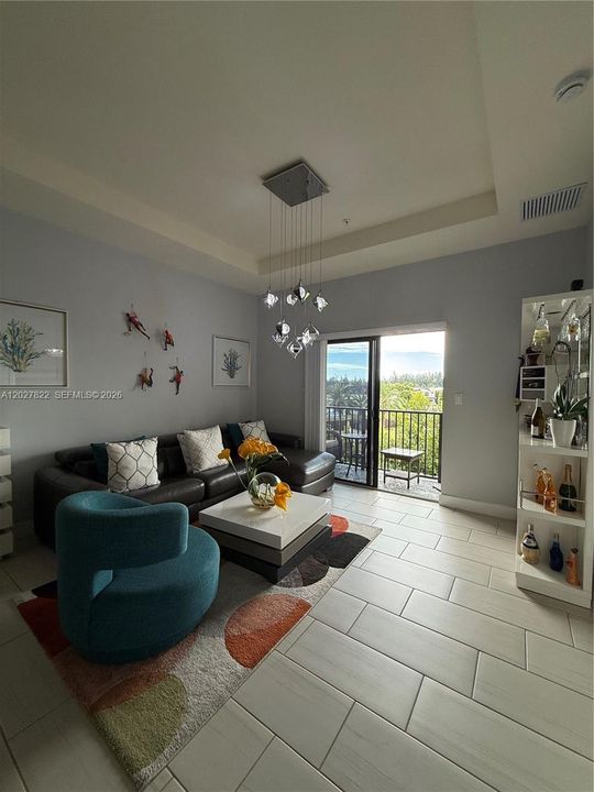 For Sale: $449,000 (3 beds, 2 baths, 1135 Square Feet)