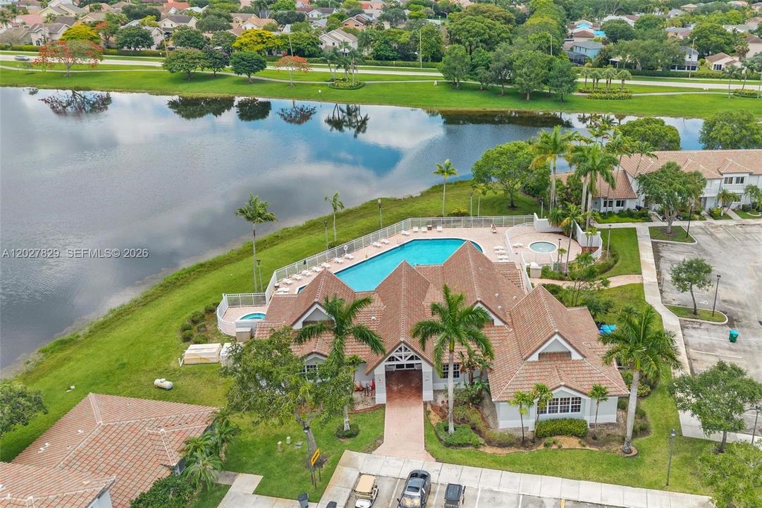 Activo con contrato: $412,000 (2 camas, 2 baños, 1361 Pies cuadrados)