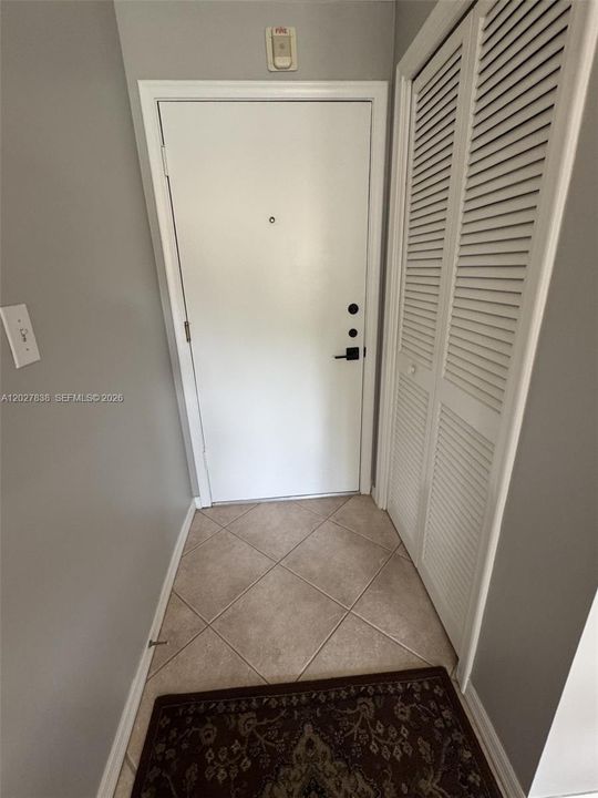 For Sale: $158,500 (1 beds, 1 baths, 750 Square Feet)