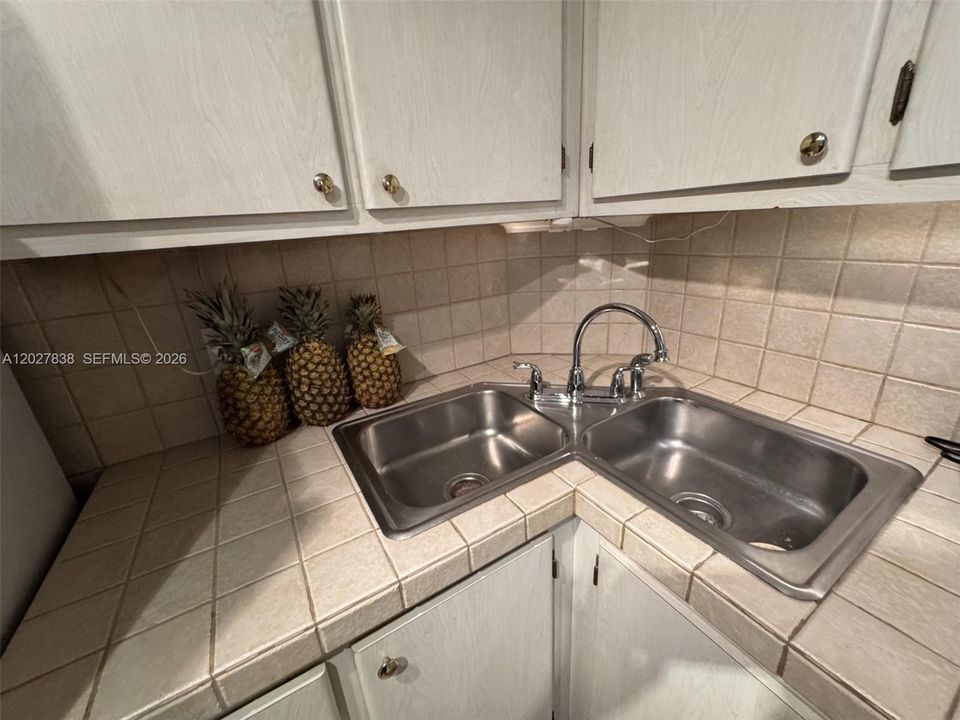 For Sale: $158,500 (1 beds, 1 baths, 750 Square Feet)
