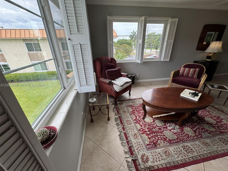 For Sale: $158,500 (1 beds, 1 baths, 750 Square Feet)