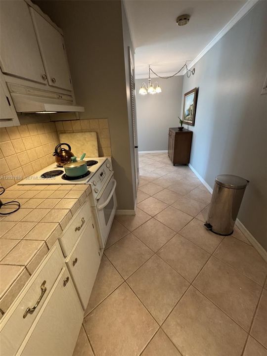 For Sale: $158,500 (1 beds, 1 baths, 750 Square Feet)