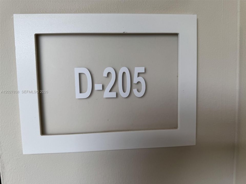 For Sale: $158,500 (1 beds, 1 baths, 750 Square Feet)