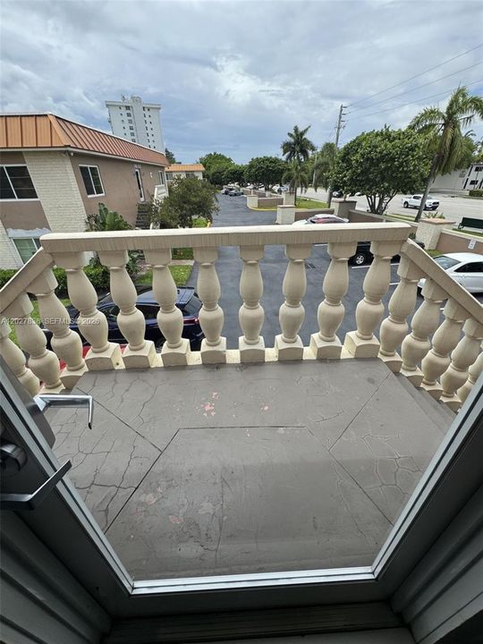 For Sale: $158,500 (1 beds, 1 baths, 750 Square Feet)