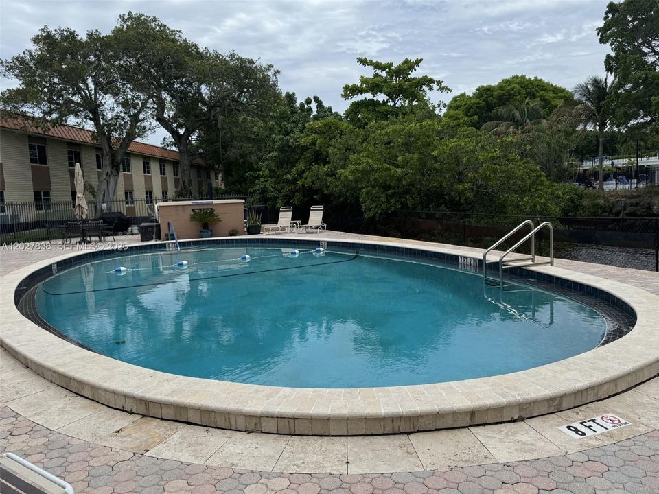 For Sale: $158,500 (1 beds, 1 baths, 750 Square Feet)