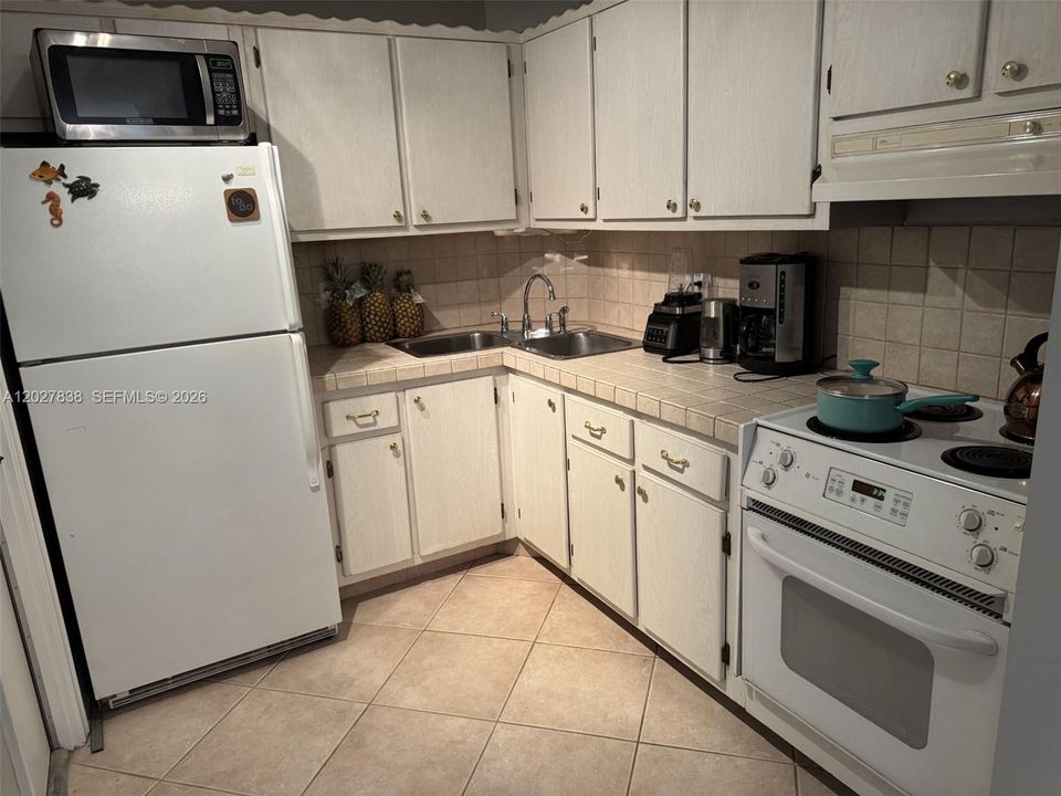 For Sale: $158,500 (1 beds, 1 baths, 750 Square Feet)