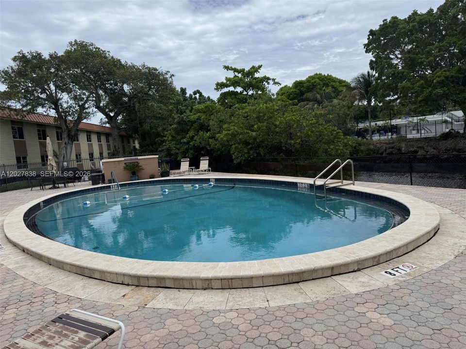 For Sale: $158,500 (1 beds, 1 baths, 750 Square Feet)