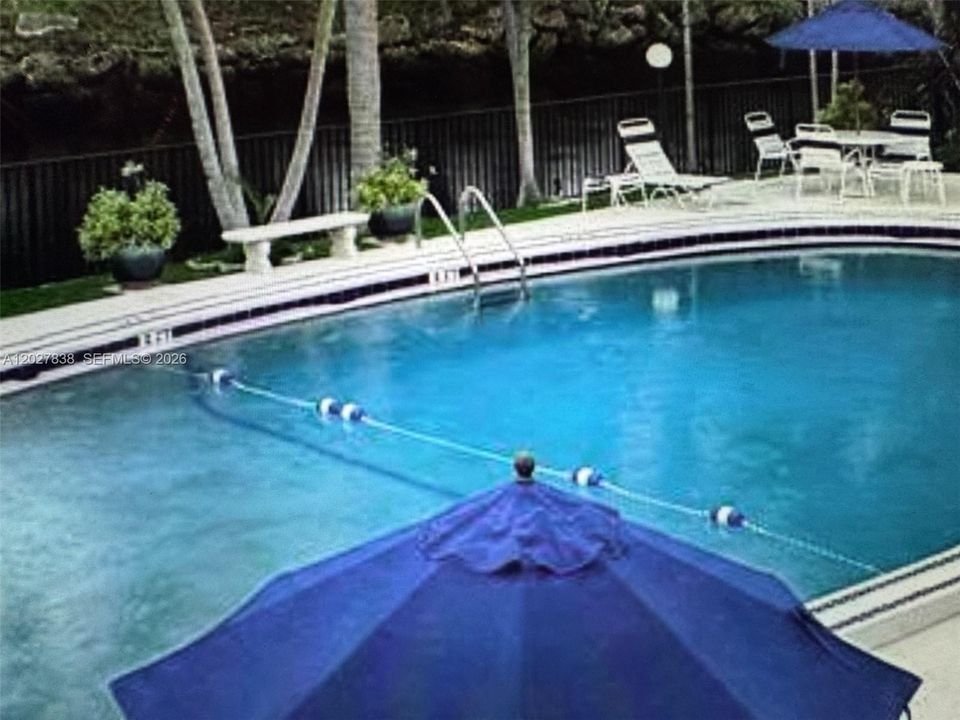 For Sale: $158,500 (1 beds, 1 baths, 750 Square Feet)