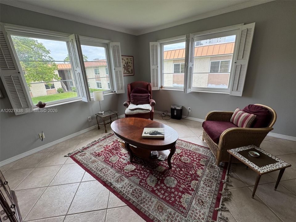 For Sale: $158,500 (1 beds, 1 baths, 750 Square Feet)