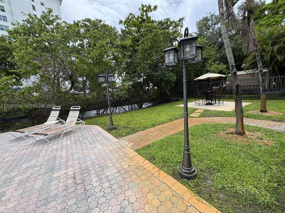 For Sale: $158,500 (1 beds, 1 baths, 750 Square Feet)