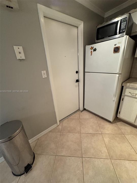For Sale: $158,500 (1 beds, 1 baths, 750 Square Feet)