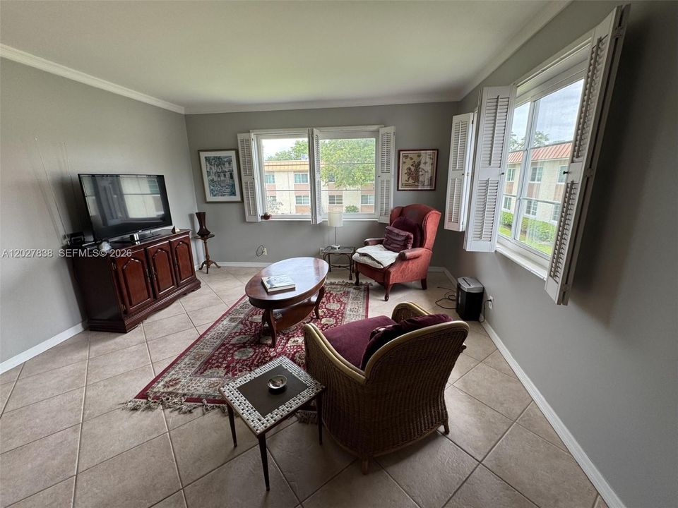 For Sale: $158,500 (1 beds, 1 baths, 750 Square Feet)