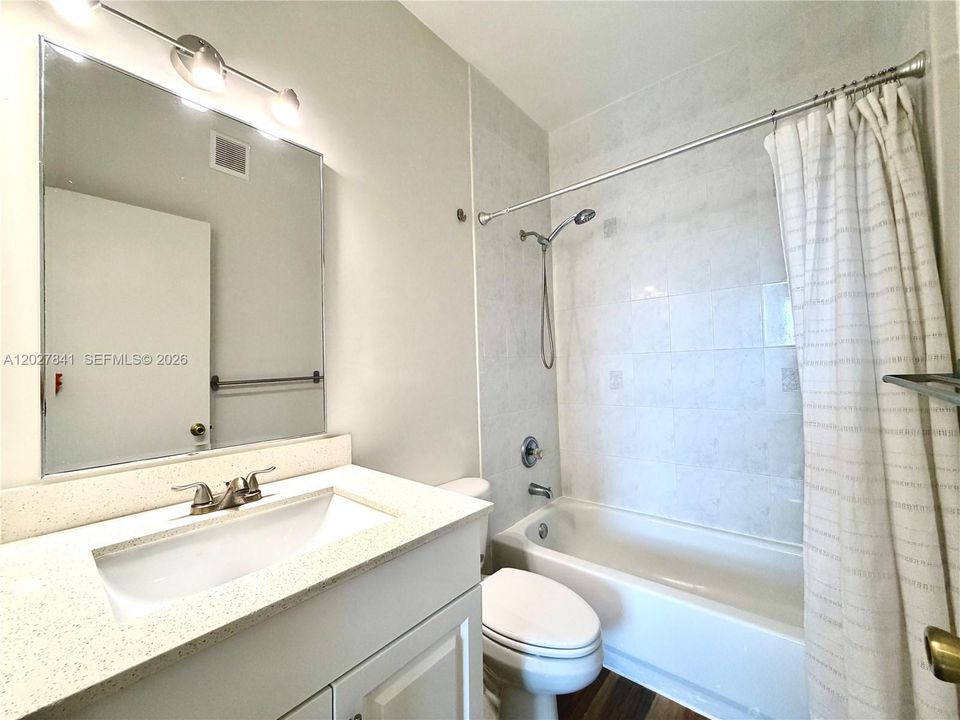 For Rent: $2,650 (2 beds, 2 baths, 980 Square Feet)