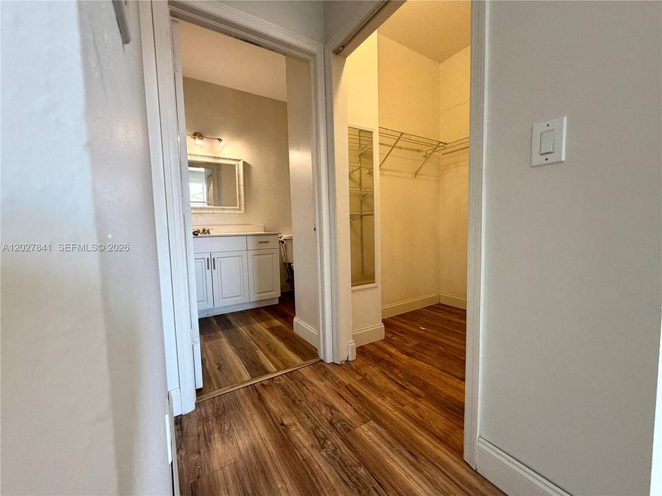 For Rent: $2,650 (2 beds, 2 baths, 980 Square Feet)