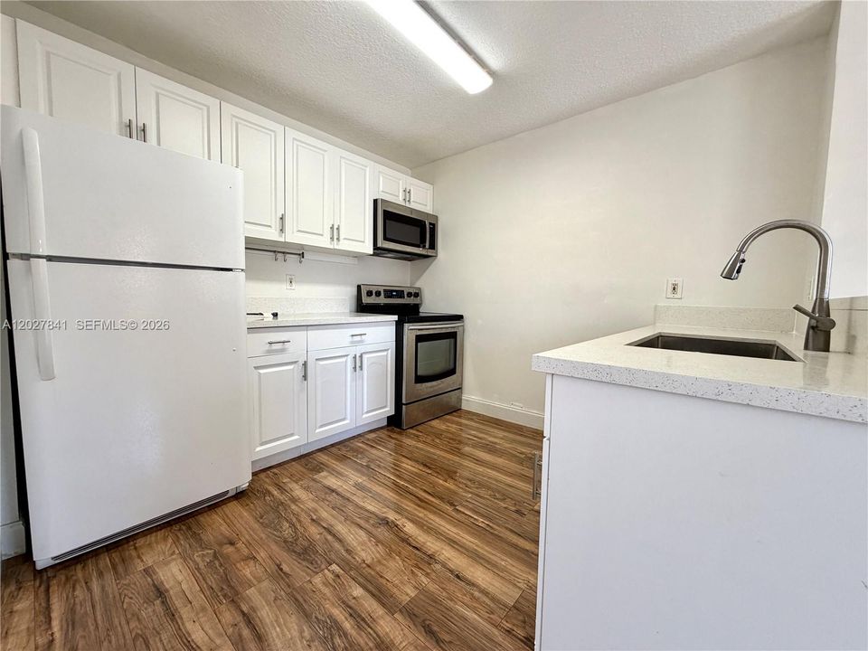 For Rent: $2,650 (2 beds, 2 baths, 980 Square Feet)