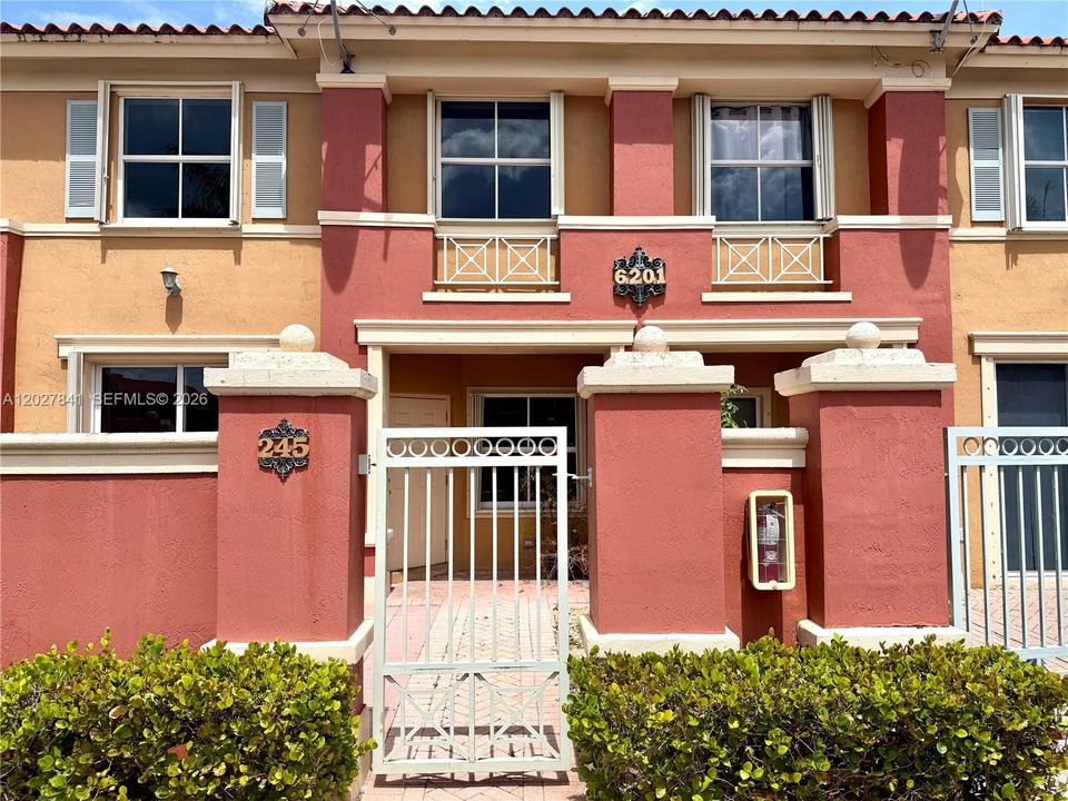 For Rent: $2,650 (2 beds, 2 baths, 980 Square Feet)