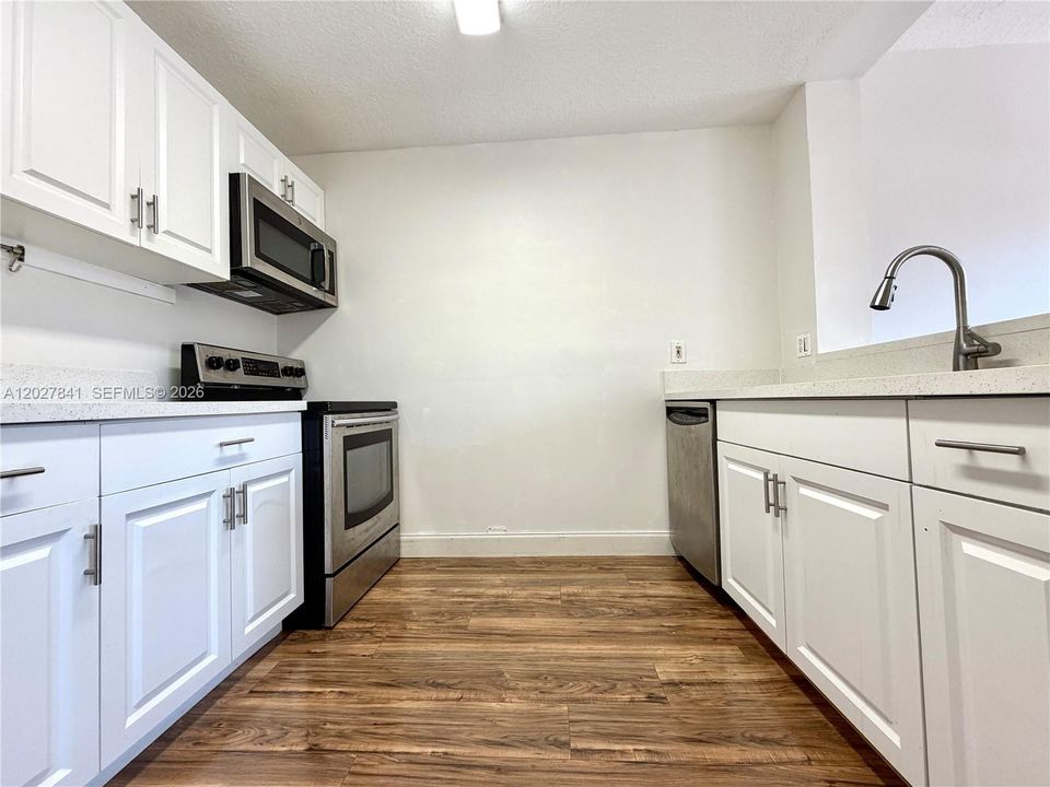For Rent: $2,650 (2 beds, 2 baths, 980 Square Feet)