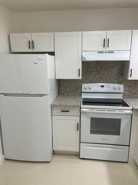 For Sale: $159,900 (1 beds, 1 baths, 658 Square Feet)