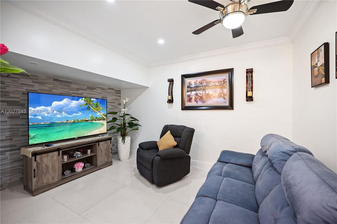 En Venta: $585,000 (3 camas, 2 baños, 1499 Pies cuadrados)