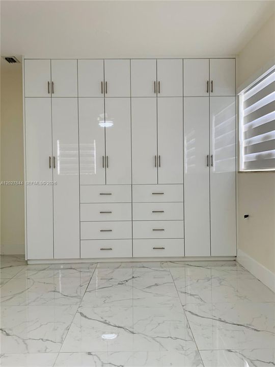 For Rent: $3,499 (3 beds, 1 baths, 1025 Square Feet)