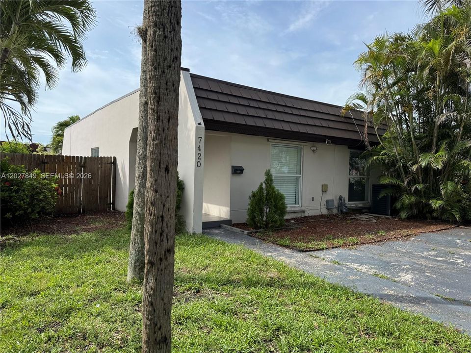 For Rent: $3,475 (3 beds, 2 baths, 1333 Square Feet)