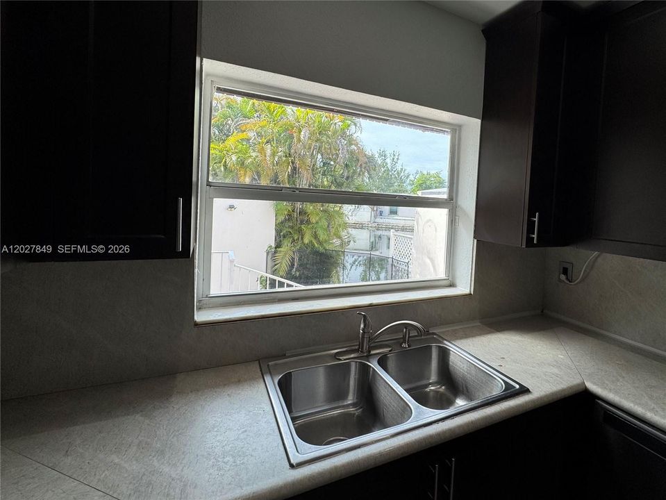 For Rent: $3,475 (3 beds, 2 baths, 1333 Square Feet)