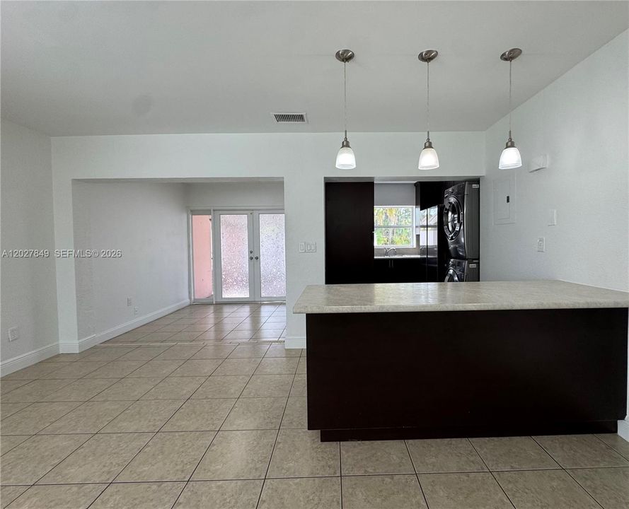 For Rent: $3,475 (3 beds, 2 baths, 1333 Square Feet)