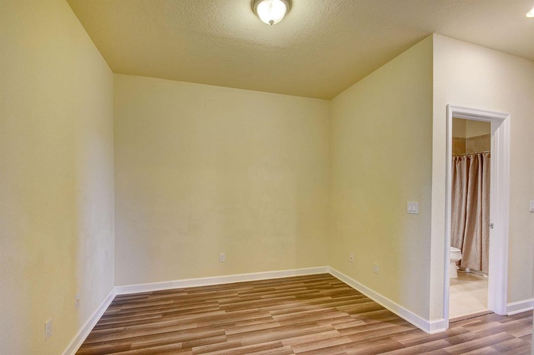 LOFT/DEN