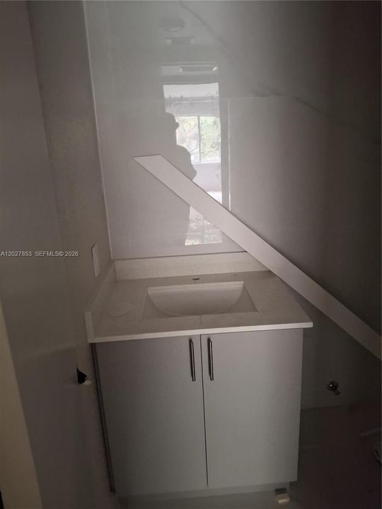 For Sale: $150,000 (1 beds, 1 baths, 726 Square Feet)