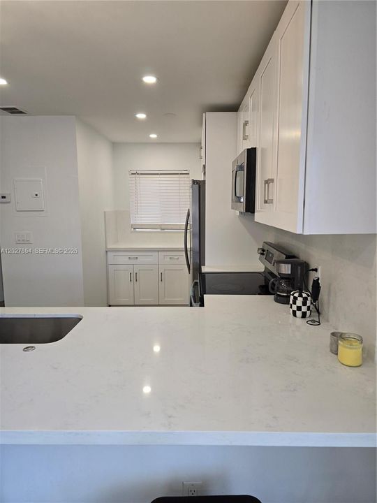For Rent: $2,400 (2 beds, 2 baths, 1000 Square Feet)