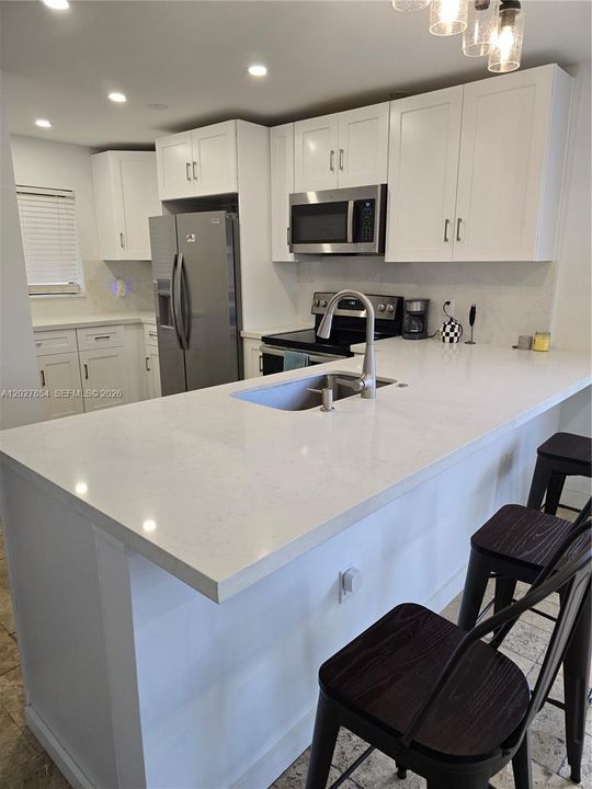For Rent: $2,400 (2 beds, 2 baths, 1000 Square Feet)