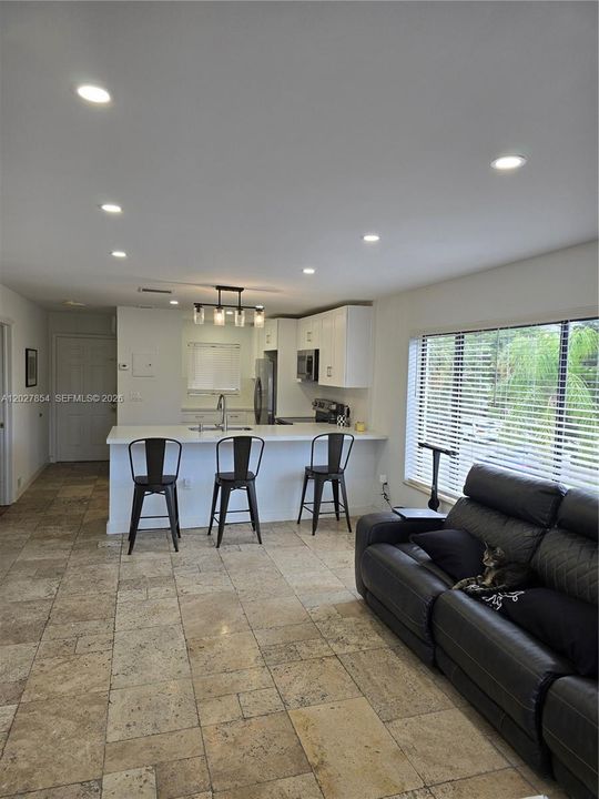 For Rent: $2,400 (2 beds, 2 baths, 1000 Square Feet)
