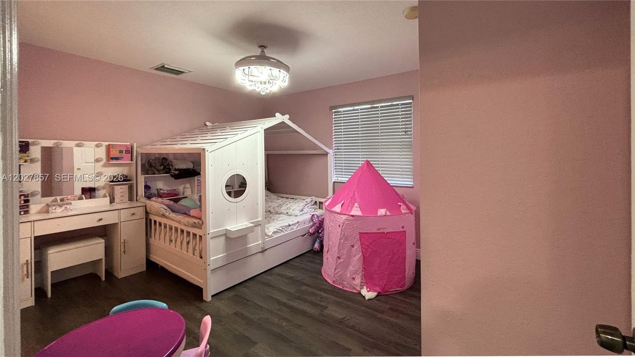 В аренду: $2,500 (3 спален, 3 ванн, 1280 Квадратных фут)