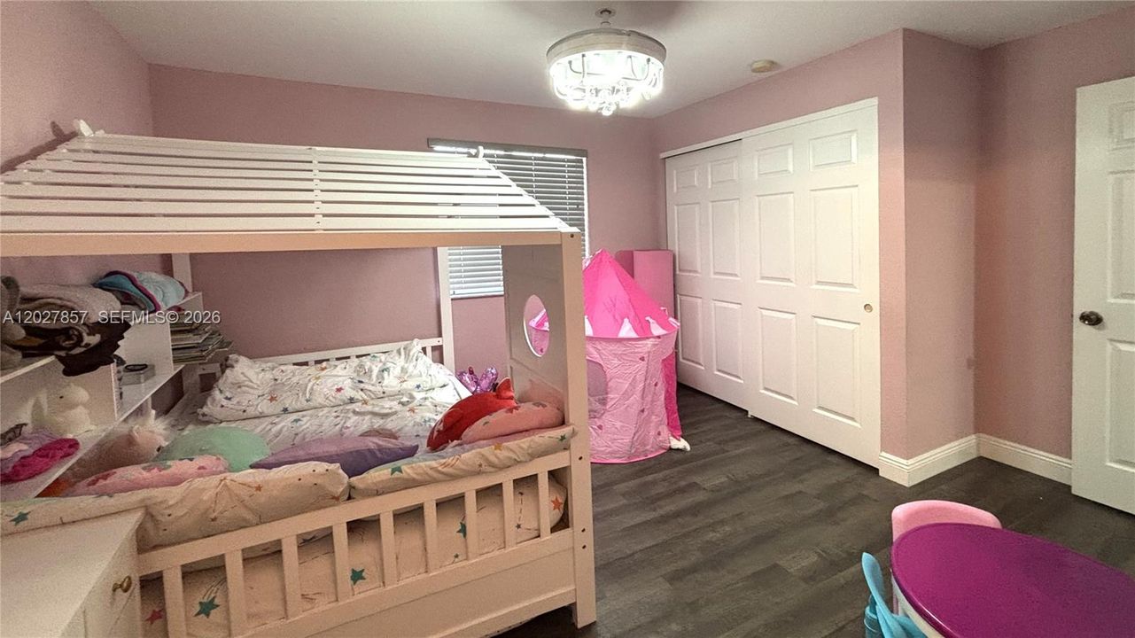 В аренду: $2,500 (3 спален, 3 ванн, 1280 Квадратных фут)