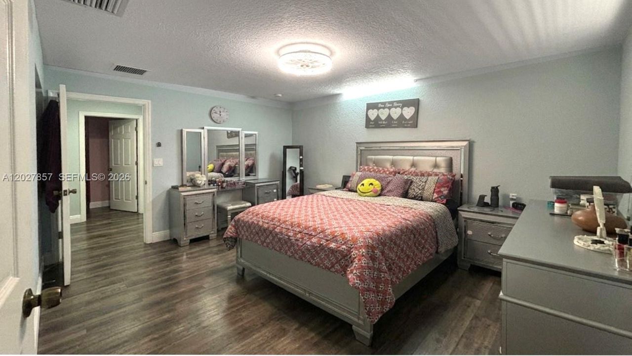 В аренду: $2,500 (3 спален, 3 ванн, 1280 Квадратных фут)