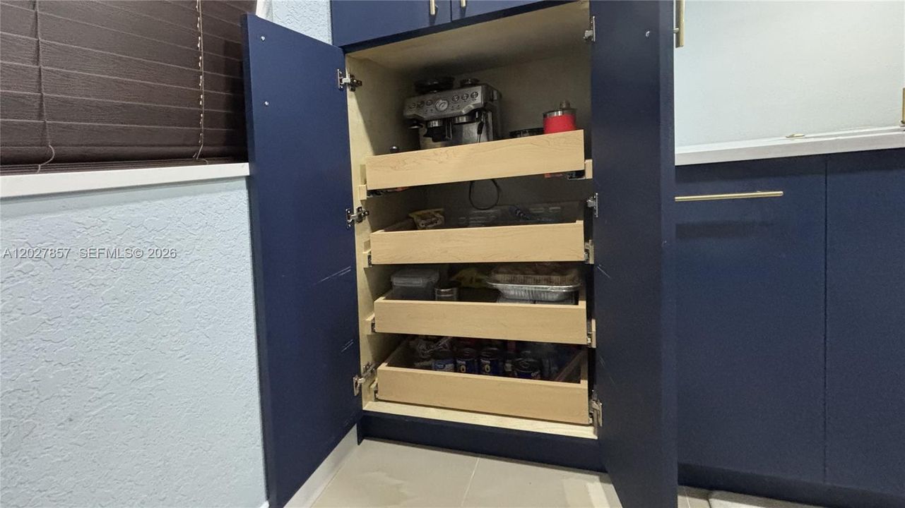 В аренду: $2,500 (3 спален, 3 ванн, 1280 Квадратных фут)