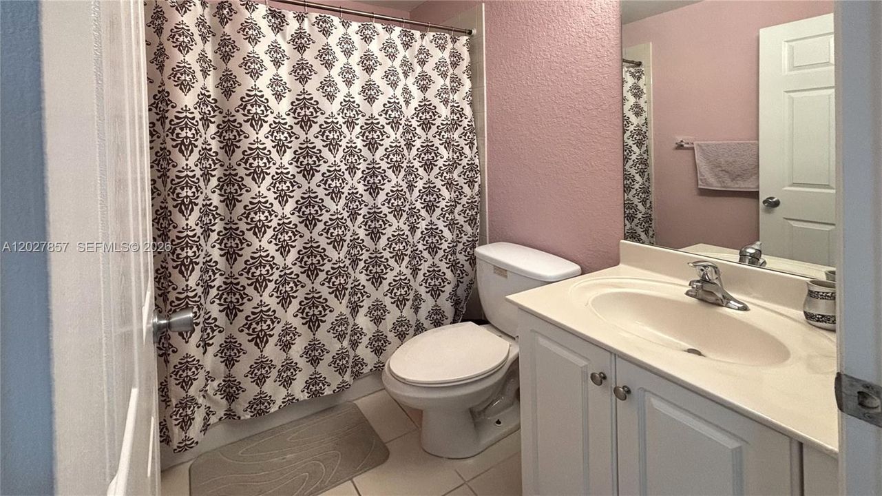 В аренду: $2,500 (3 спален, 3 ванн, 1280 Квадратных фут)