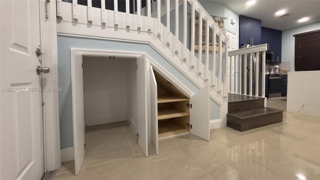 В аренду: $2,500 (3 спален, 3 ванн, 1280 Квадратных фут)