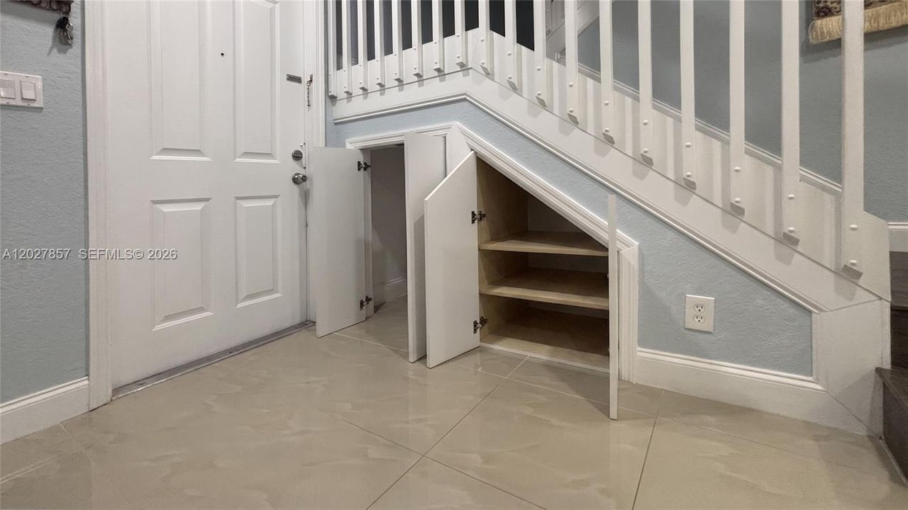 В аренду: $2,500 (3 спален, 3 ванн, 1280 Квадратных фут)