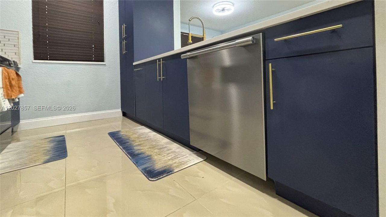 В аренду: $2,500 (3 спален, 3 ванн, 1280 Квадратных фут)