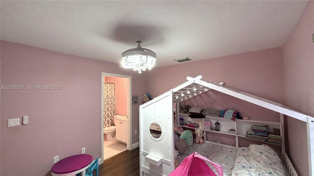 В аренду: $2,500 (3 спален, 3 ванн, 1280 Квадратных фут)