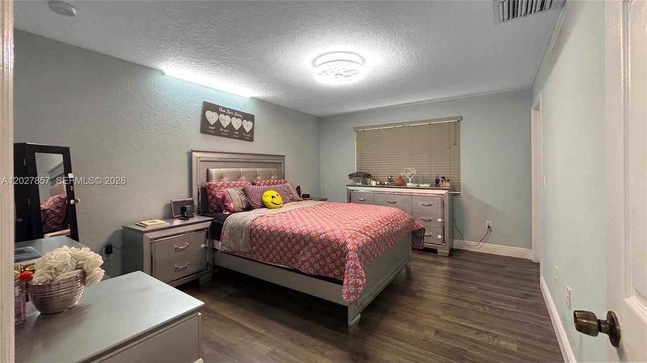 В аренду: $2,500 (3 спален, 3 ванн, 1280 Квадратных фут)