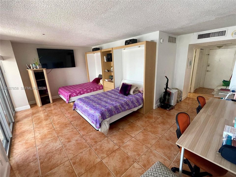 For Rent: $2,200 (1 beds, 1 baths, 582 Square Feet)